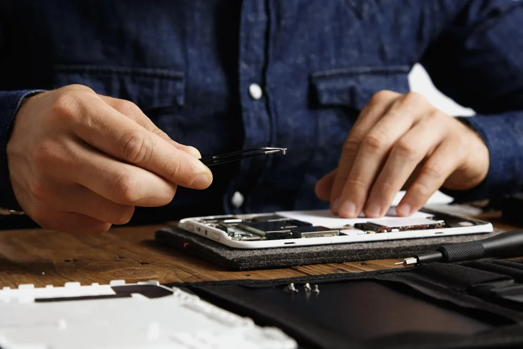fix a cracked phone screen
